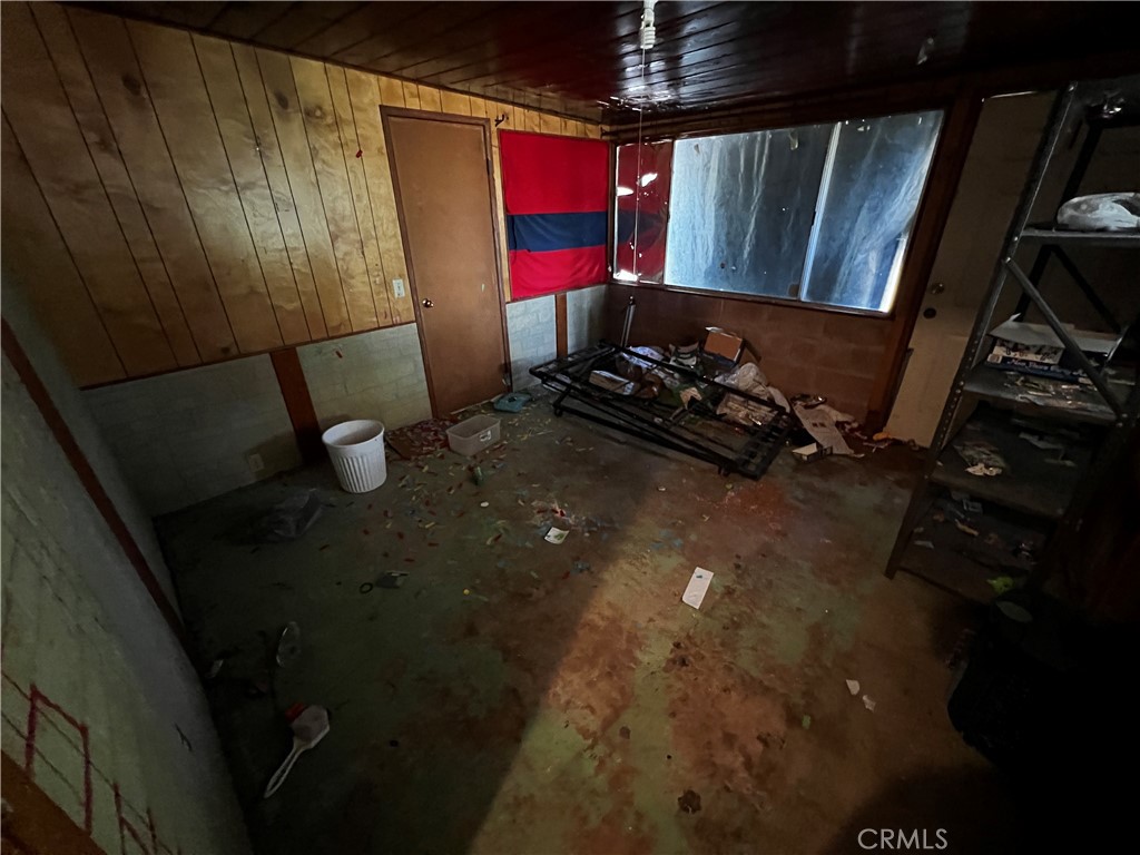 https://media.crmls.org/medias/6992a160-d7a4-442e-b5cc-c37090635699.jpg?preset=X-Large
