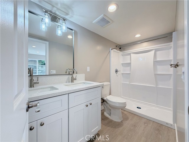 Detail Gallery Image 8 of 10 For 621 Leonard Ave #B,  Los Angeles,  CA 90022 - 2 Beds | 1 Baths