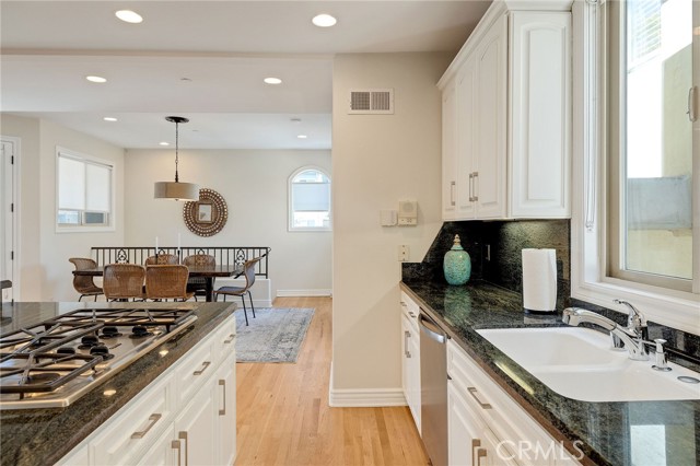 604 Manhattan Beach Boulevard, Manhattan Beach CA: https://media.crmls.org/medias/6992bcf5-c18b-44ec-9f06-923988e10146.jpg