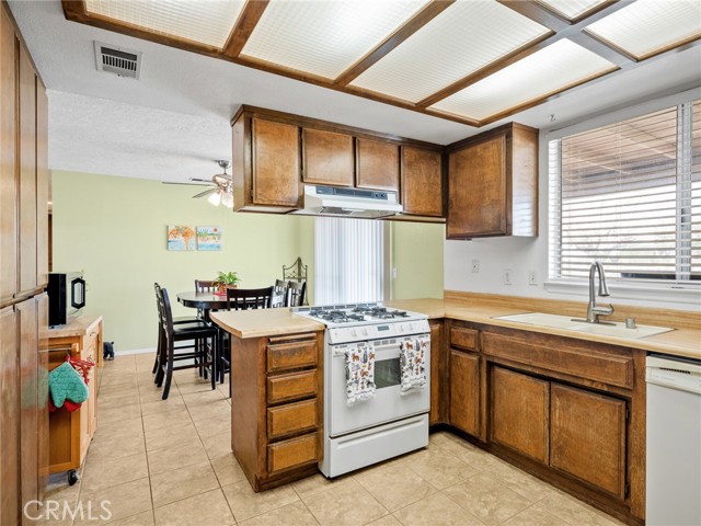Detail Gallery Image 15 of 35 For 15476 Pahute St, Victorville,  CA 92395 - 3 Beds | 2 Baths