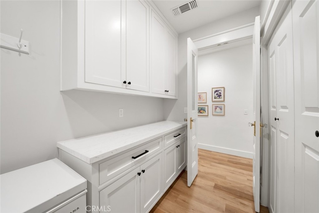 https://media.crmls.org/medias/699364bb-38f0-4f64-8fb6-2db6804e74a0.jpg?preset=X-Large