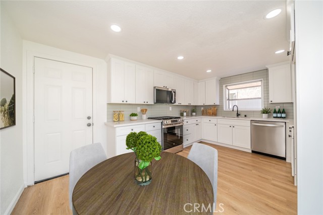 Detail Gallery Image 6 of 27 For 11321 Homewood Dr, Fontana,  CA 92337 - 4 Beds | 2/1 Baths