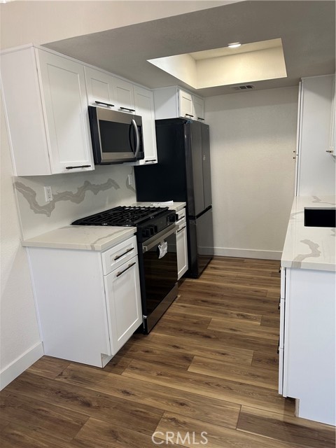 4201 Las Virgenes Road, Calabasas CA: https://media.crmls.org/medias/6993bf54-da37-491f-af4c-03a5e4b1fb41.jpg