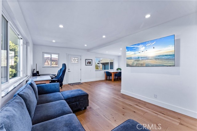 400 17th Street, Manhattan Beach, California 90266, 4 Bedrooms Bedrooms, ,2 BathroomsBathrooms,Residential,For Sale,17th,PW24197344