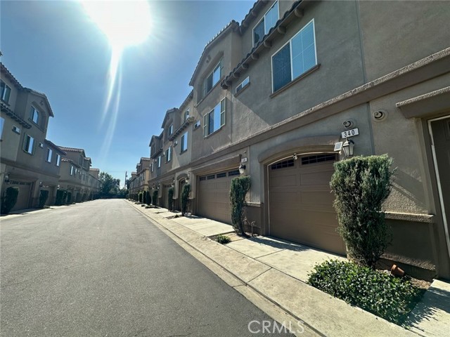 Detail Gallery Image 5 of 6 For 340 N Fenimore, Azusa,  CA 91702 - 3 Beds | 3 Baths