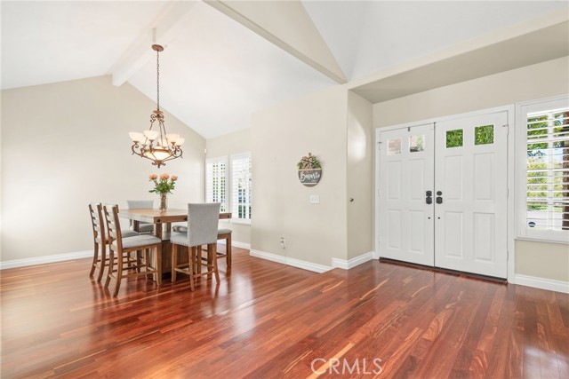 320 Forelock Court, Simi Valley CA: https://media.crmls.org/medias/69979942-1bae-4340-b9b4-3a046975ef9d.jpg
