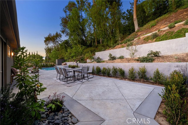 Detail Gallery Image 44 of 51 For 4750 Poe Ave, Woodland Hills,  CA 91364 - 4 Beds | 4 Baths