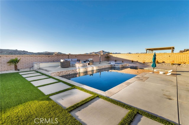 Detail Gallery Image 10 of 73 For 17066 Takipi Rd, Apple Valley,  CA 92307 - 3 Beds | 3 Baths