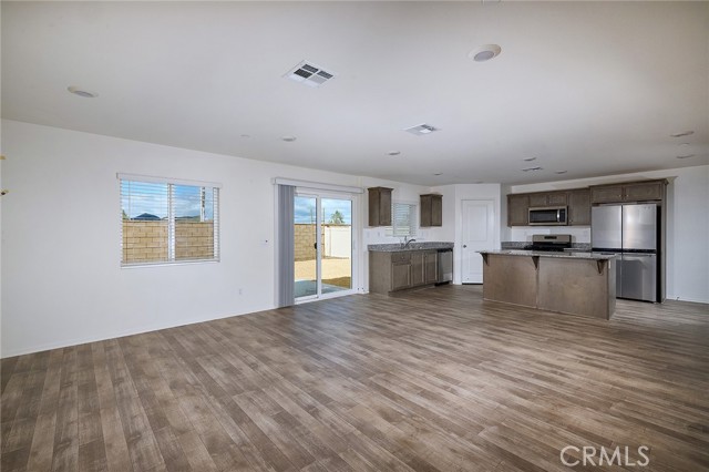 Detail Gallery Image 3 of 15 For 30740 Malibu Dr, Winchester,  CA 92596 - 4 Beds | 2/1 Baths
