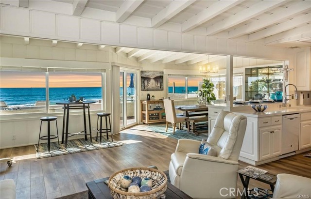Detail Gallery Image 8 of 44 For 35325 Beach Rd, Dana Point,  CA 92624 - 4 Beds | 2/1 Baths