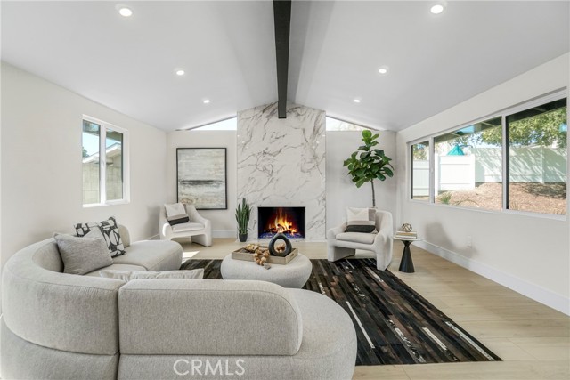 Detail Gallery Image 9 of 28 For 10805 Chimineas, Porter Ranch,  CA 91326 - 4 Beds | 2/1 Baths