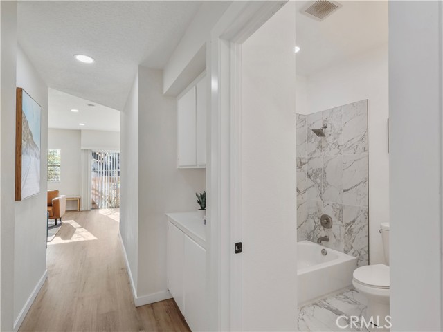 Detail Gallery Image 36 of 45 For 7320 Balboa Bld, Lake Balboa,  CA 91406 - 2 Beds | 2 Baths