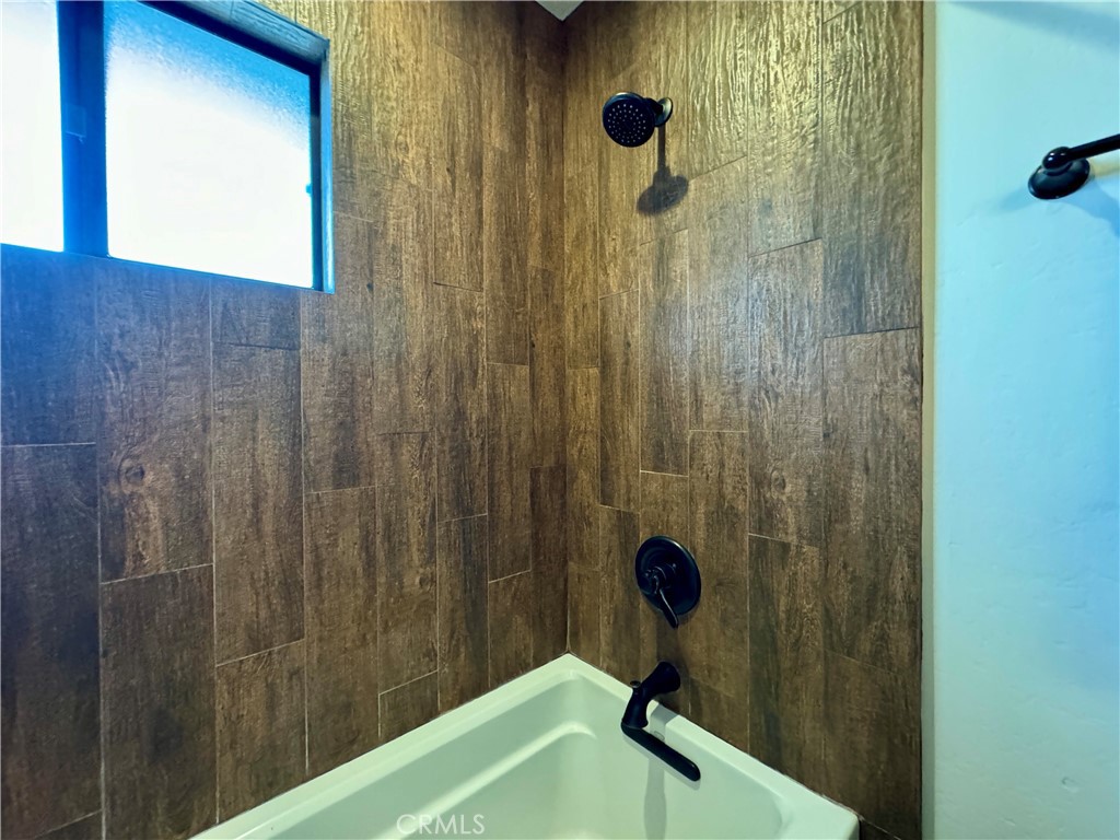 https://media.crmls.org/medias/699ad9e8-e2b8-4a78-af2c-725aa17bb5aa.jpg?preset=X-Large