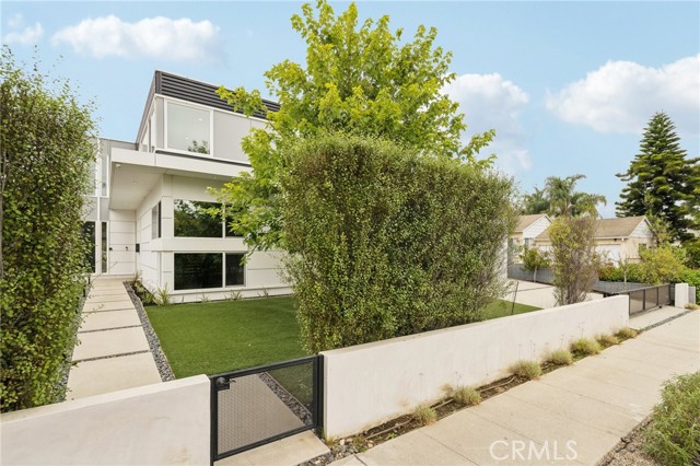 Detail Gallery Image 3 of 71 For 4354 Keystone Ave, Culver City,  CA 90232 - 5 Beds | 4/1 Baths