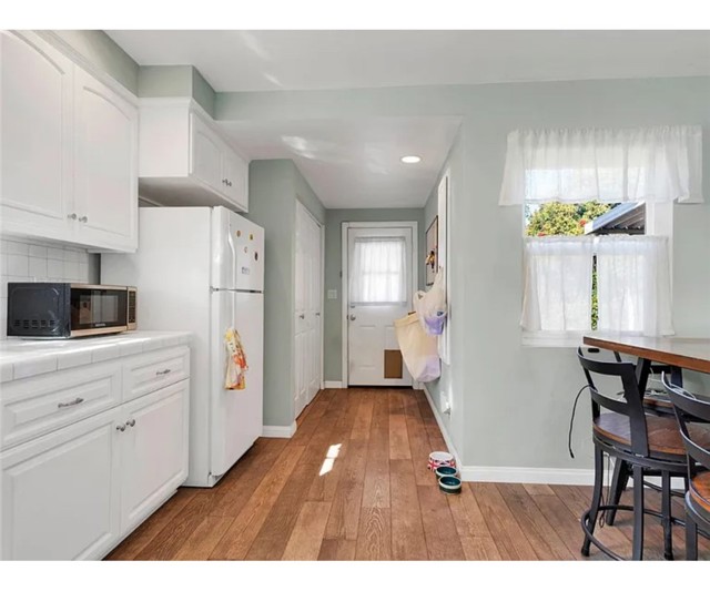 Detail Gallery Image 4 of 13 For 227 Valle Vista, Monrovia,  CA 91016 - 2 Beds | 1 Baths