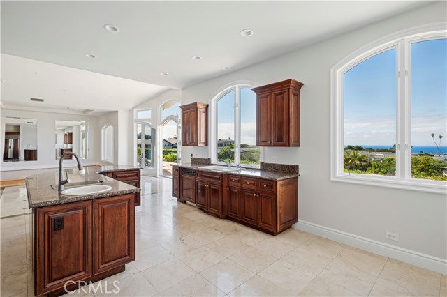 Detail Gallery Image 7 of 22 For 4627 Surrey Dr, Corona Del Mar,  CA 92625 - 4 Beds | 4/1 Baths