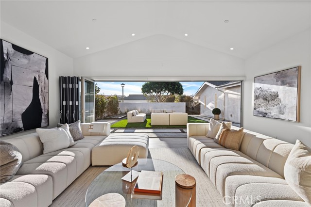 Detail Gallery Image 6 of 29 For 1318 Outrigger Dr, Corona Del Mar,  CA 92625 - 4 Beds | 4/1 Baths