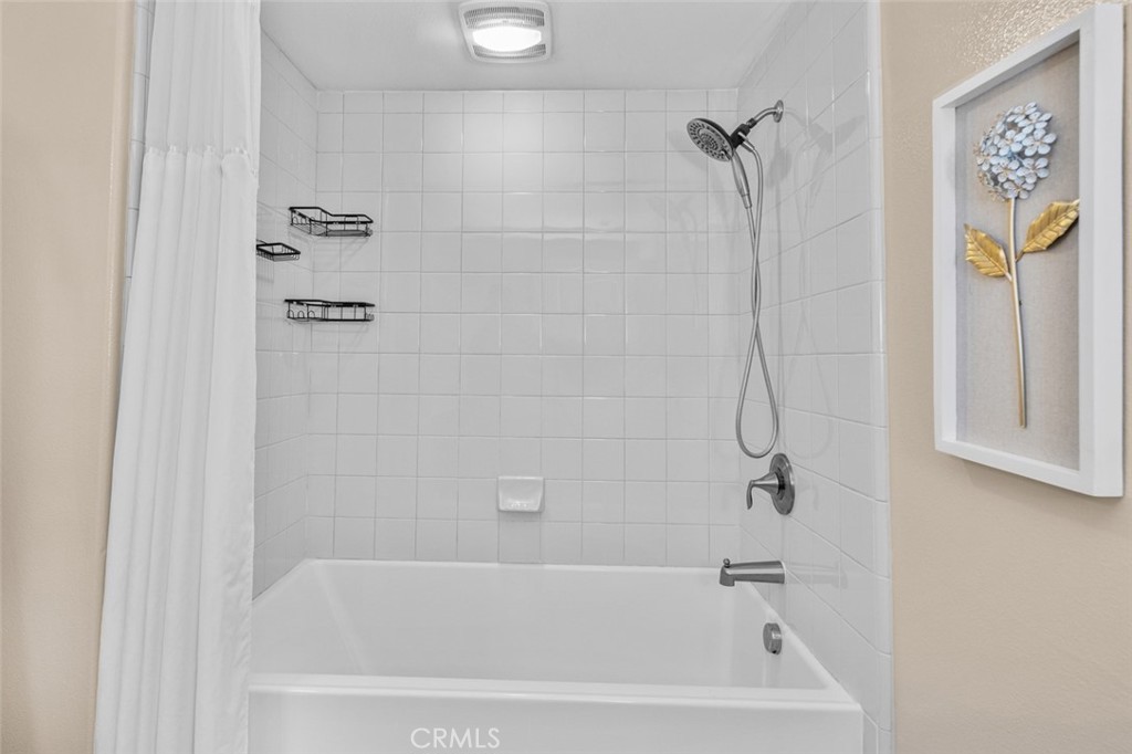 https://media.crmls.org/medias/699bdcc1-6e60-4df9-bbbc-e8663097eb13.jpg?preset=X-Large