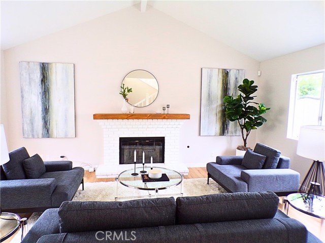 Detail Gallery Image 3 of 34 For 1524 251st St #B,  Harbor City,  CA 90710 - 4 Beds | 3/1 Baths