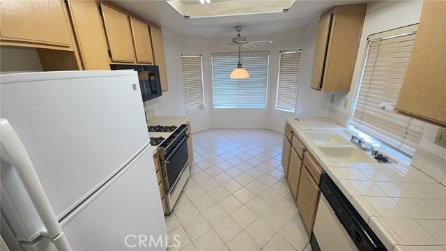Detail Gallery Image 9 of 13 For 28051 Calle Casera, Menifee,  CA 92585 - 2 Beds | 2 Baths
