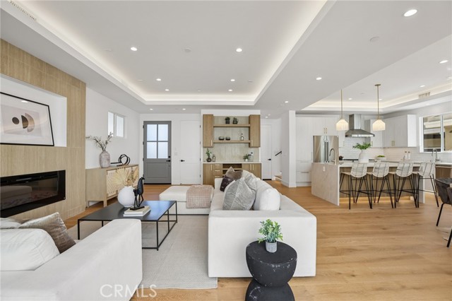 2019 Huntington Lane, B photo 8