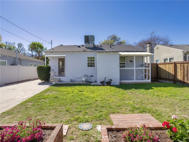 Detail Gallery Image 33 of 45 For 228 N Beachwood Dr, Burbank,  CA 91506 - 3 Beds | 1 Baths