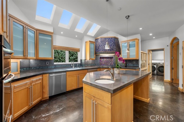 6945 E Hidden Oaks Lane, Orange CA: https://media.crmls.org/medias/699f29e2-f016-4351-ac99-2f4d6b033481.jpg