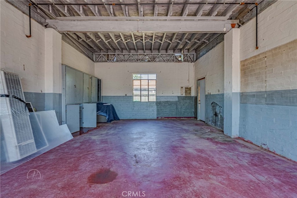 https://media.crmls.org/medias/69a06773-d748-40bd-b3b0-c9e318870a42.jpg?preset=X-Large