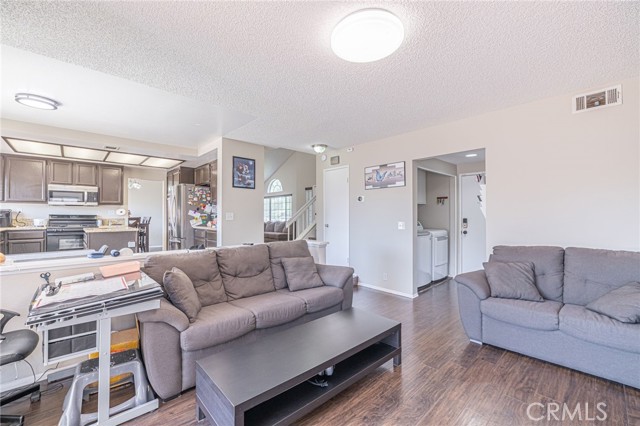 Detail Gallery Image 19 of 39 For 3336 E Avenue Q10, Palmdale,  CA 93550 - 4 Beds | 3 Baths
