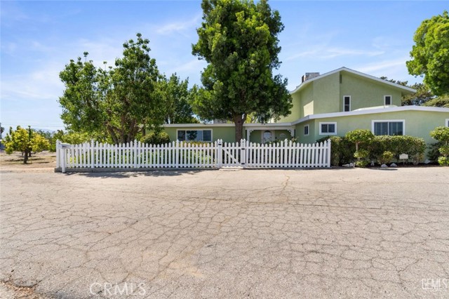 1215 Bush Street, Maricopa CA: https://media.crmls.org/medias/69a28a74-c78b-4b7a-bff0-3e98a75051dc.jpg