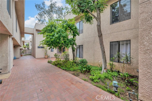 Detail Gallery Image 14 of 36 For 15215 Magnolia Bld #105,  Sherman Oaks,  CA 91403 - 2 Beds | 2 Baths