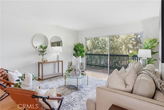 Detail Gallery Image 2 of 27 For 576 N Bellflower #310,  Long Beach,  CA 90814 - 2 Beds | 2 Baths