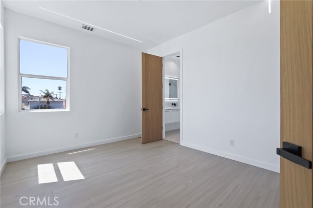 309 8th Street, Huntington Beach CA: https://media.crmls.org/medias/69a49cc9-188e-412a-9445-43924928f757.jpg