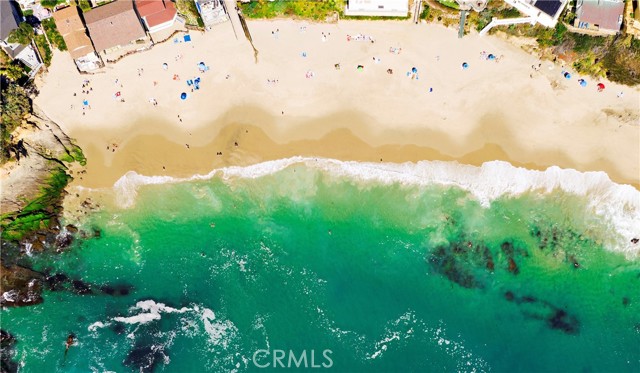240 Moss Street, Laguna Beach CA: https://media.crmls.org/medias/69a68fc9-ab5d-4675-b64e-4d58da810ce1.jpg