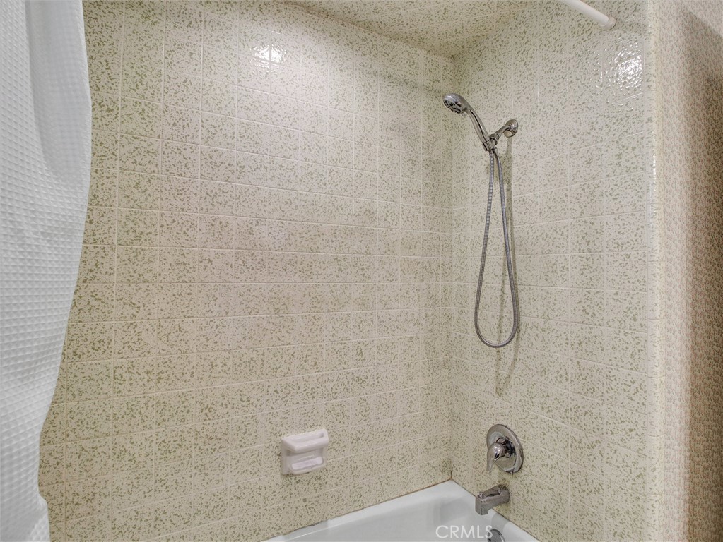 https://media.crmls.org/medias/69a71ccd-dd03-477e-b6e2-ecaf21e201a1.jpg?preset=X-Large