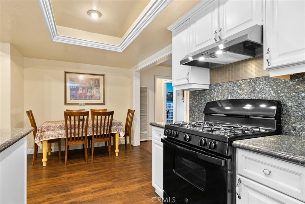 1523 W 12th Street