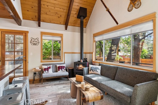 604 Spruce Lane, Sugarloaf CA: https://media.crmls.org/medias/69a8b695-493e-4108-899c-6c51a510e4a0.jpg