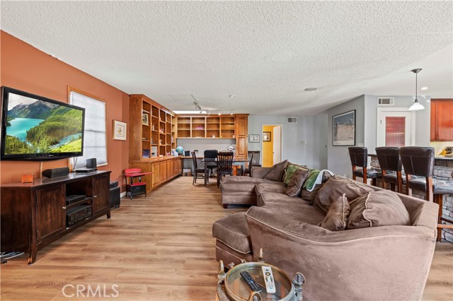 Detail Gallery Image 10 of 43 For 23668 via Delfina, Valencia,  CA 91355 - 4 Beds | 3 Baths