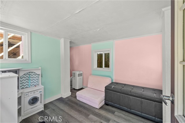 4919 Dunsmore Avenue, La Crescenta CA: https://media.crmls.org/medias/69aadead-3340-47be-8283-b9a6858f0263.jpg