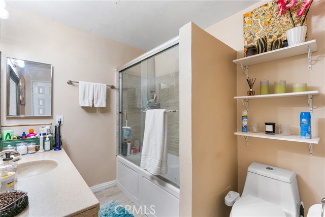 Detail Gallery Image 27 of 44 For 2011 W Katella, Anaheim,  CA 92804 - 4 Beds | 2 Baths