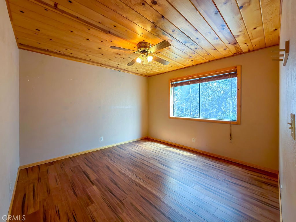 https://media.crmls.org/medias/69ab3cb9-ad36-42d0-9051-cfc8e213a44e.jpg?preset=X-Large