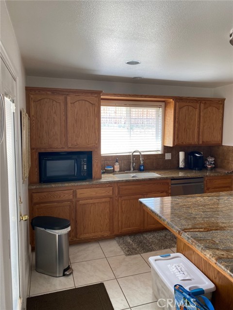 1340 Oasis Drive, Barstow CA: https://media.crmls.org/medias/69ab646f-9457-4d70-9132-ecef8c6cb838.jpg