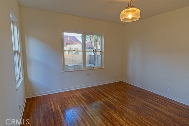 550 N 1st Avenue, Upland CA: https://media.crmls.org/medias/69ab74a0-aee5-44fd-80a9-81d8f6925e35.jpg