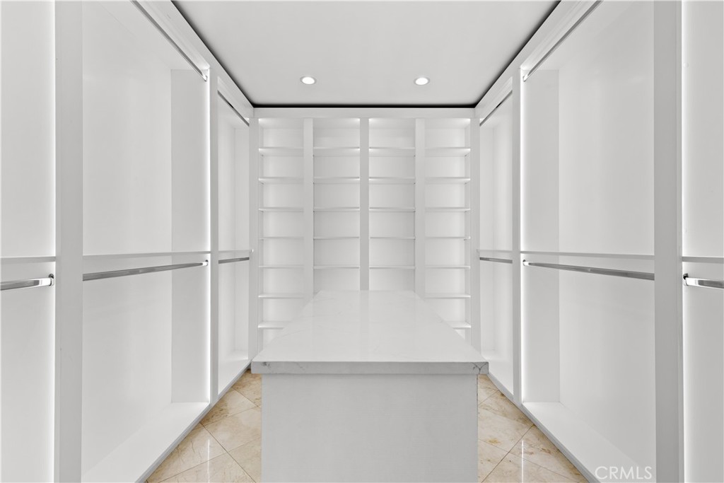 https://media.crmls.org/medias/69ac02d8-1e19-4108-a570-06d8d8868ba0.jpg?preset=X-Large