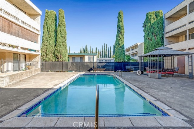 65 N Allen Avenue, Pasadena CA: https://media.crmls.org/medias/69ad07d0-c7ad-40cc-8077-6ed305a73cd6.jpg