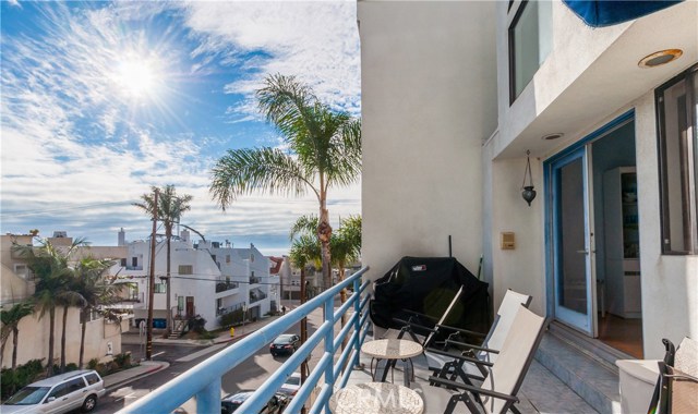 401 Monterey Boulevard, Hermosa Beach, California 90254, 2 Bedrooms Bedrooms, ,1 BathroomBathrooms,Residential,Sold,Monterey,SB17003997