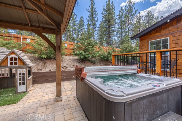 Detail Gallery Image 4 of 40 For 950 Alpenweg Dr, Big Bear City,  CA 92314 - 4 Beds | 2 Baths