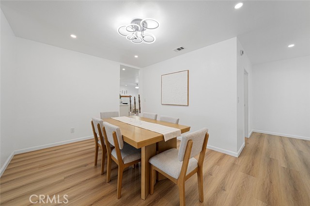 Detail Gallery Image 4 of 21 For 12930 Gilmore Ave, Los Angeles,  CA 90066 - 3 Beds | 2 Baths