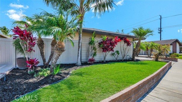 Detail Gallery Image 3 of 75 For 17452 Mayor Ln, Huntington Beach,  CA 92647 - 3 Beds | 2 Baths