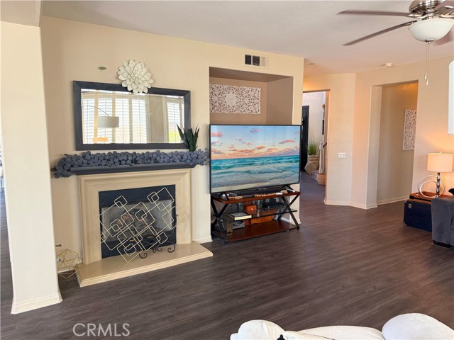 15767 Buck Point Lane, Fontana CA: https://media.crmls.org/medias/69aef1f0-afe2-4b49-aa9c-349898b84a8b.jpg